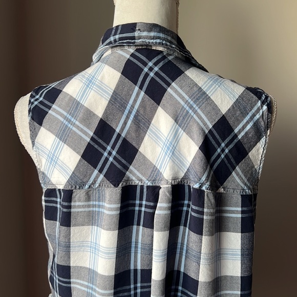 5/$25 My Style Sleeveless Plaid Button Down Shirt - Picture 8 of 9